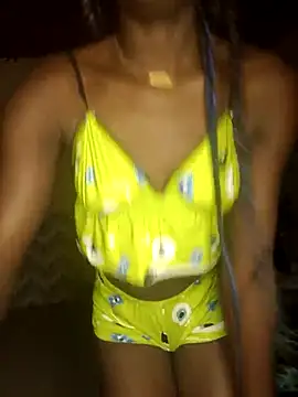 Snapshot of emily2000 chatting on February 21, 2025, 9:32 pm emily2000 online show from February 21, 2025, 9:32 pm