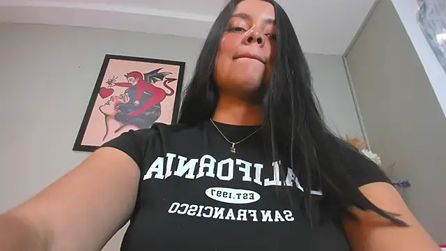 Snapshot of evaa_greey chatting on October 23, 2025, 8:07 pm evaa greey online show from October 23, 2025, 8:07 pm