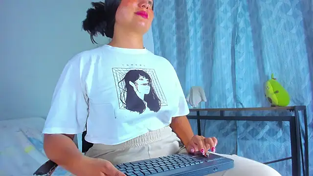 Snapshot of evaa_greey chatting on November 8, 2025, 8:07 pm evaa greey online show from November 8, 2025, 8:07 pm