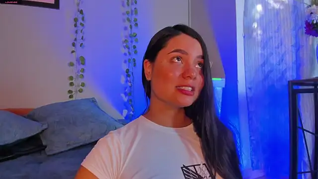 Snapshot of evaa_greey chatting on December 3, 2025, 8:07 pm evaa greey online show from December 3, 2025, 8:07 pm