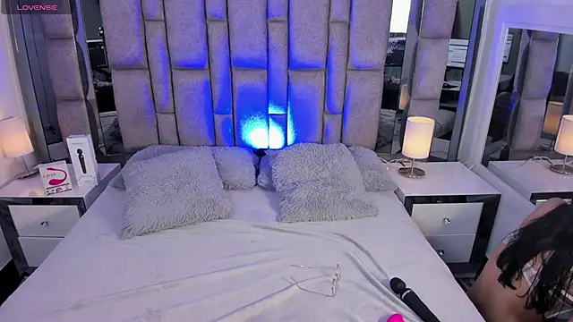 Bonet iris online show from April 14, 2026, 7:09 pm