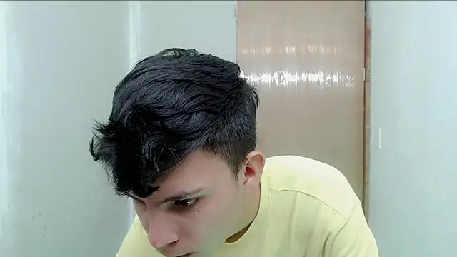 Snapshot of Alexxx_lov chatting on January 24, 2025, 7:07 pm Alexxx lov online show from January 24, 2025, 7:07 pm