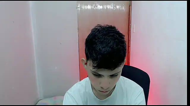 Snapshot of Alexxx_lov chatting on February 17, 2025, 12:38 pm Alexxx lov online show from February 17, 2025, 12:38 pm