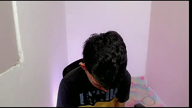 Snapshot of Alexxx_lov chatting on February 20, 2025, 12:36 pm Alexxx lov online show from February 20, 2025, 12:36 pm