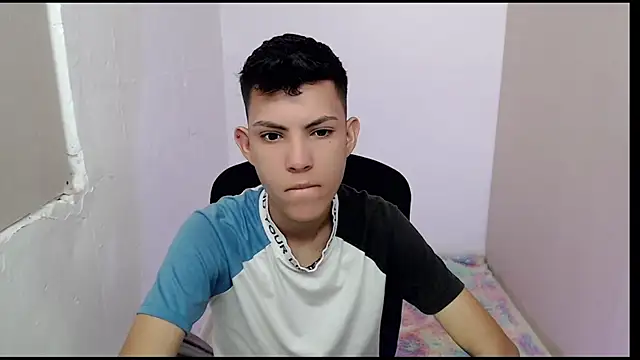 Snapshot of Alexxx_lov chatting on February 27, 2025, 12:34 pm Alexxx lov online show from February 27, 2025, 12:34 pm