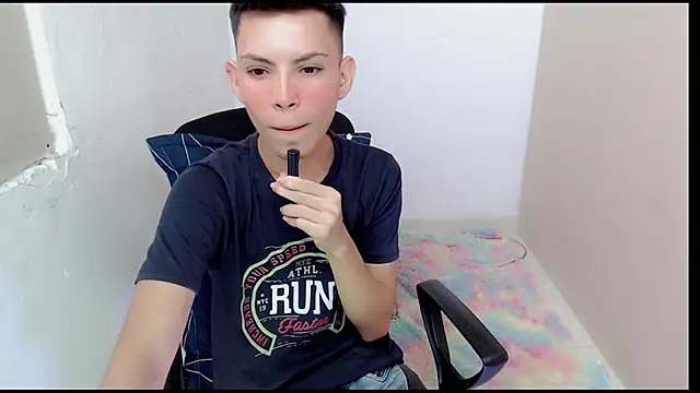 Snapshot of Alexxx_lov chatting on March 20, 2025, 6:53 pm Alexxx lov online show from March 20, 2025, 6:53 pm