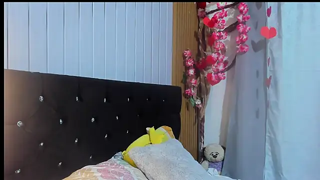 vicky  skinny 1 online show from February 25, 2025, 11:52 am