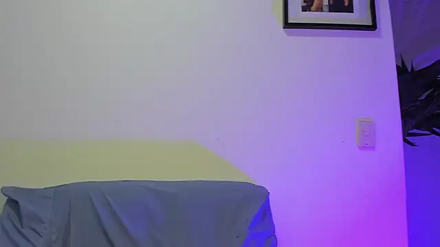 vicky  skinny 1 online show from March 8, 2025, 12:09 pm