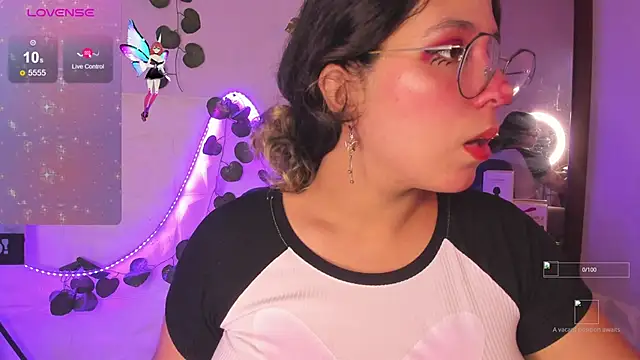 Ludovica6669 online show from November 14, 2025, 9:35 pm