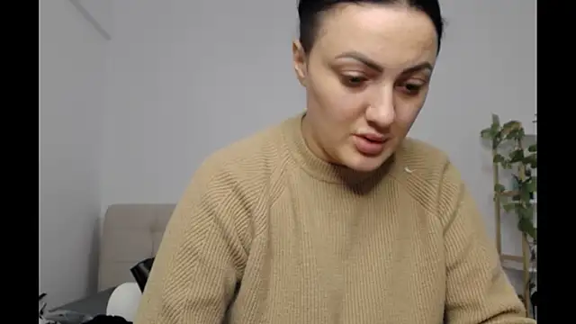 RaisaSalvi online show from February 3, 2025, 11:53 am