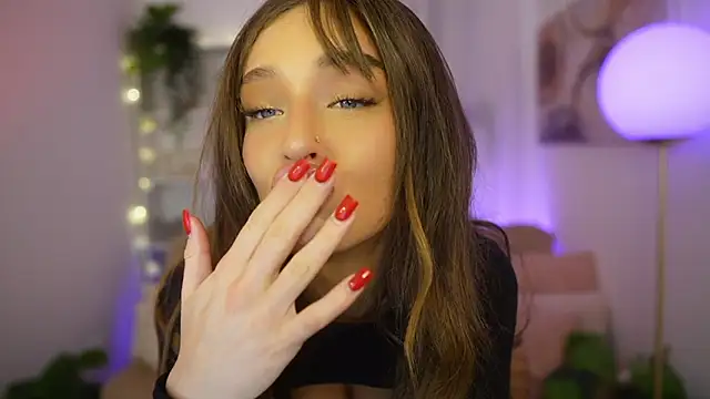 Clara Nia online show from February 8, 2026, 7:28 pm