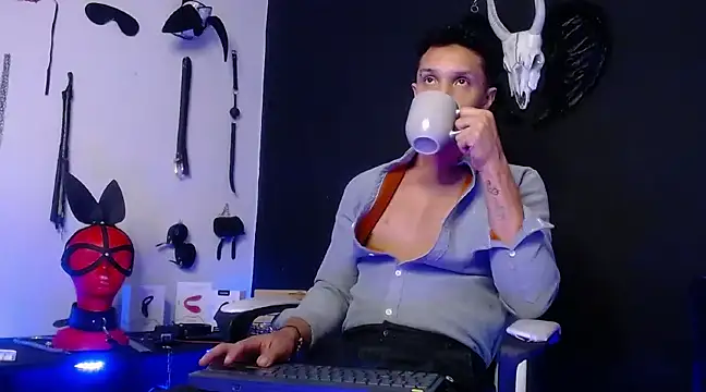 AngeloColleen online show from February 5, 2025, 11:02 am