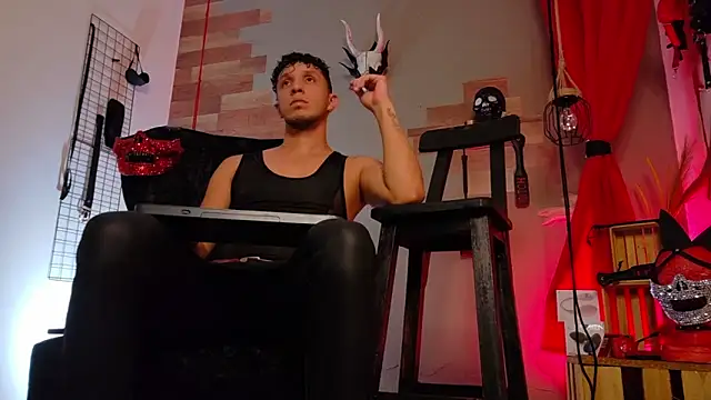 AngeloColleen online show from November 8, 2025, 5:01 pm