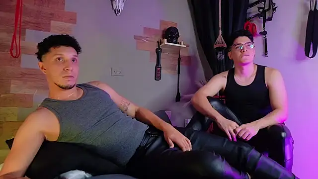 AngeloColleen online show from November 28, 2025, 5:26 pm