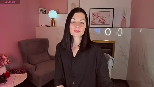 MonicaCheerful online show from February 5, 2025, 3:31 pm