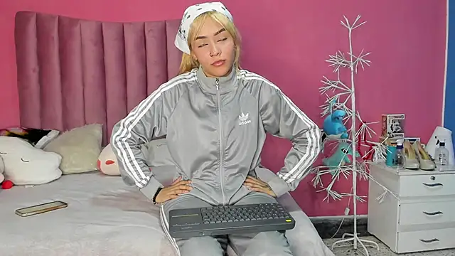 Snapshot of asami_kimi chatting on February 15, 2025, 1:10 am asami kimi online show from February 15, 2025, 1:10 am