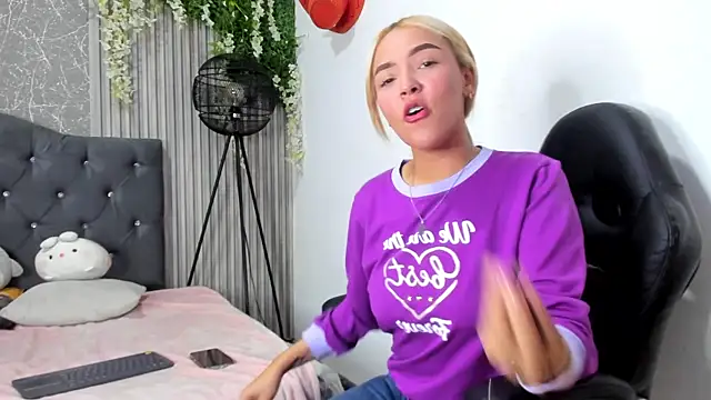 Snapshot of asami_kimi chatting on February 18, 2025, 12:26 am asami kimi online show from February 18, 2025, 12:26 am