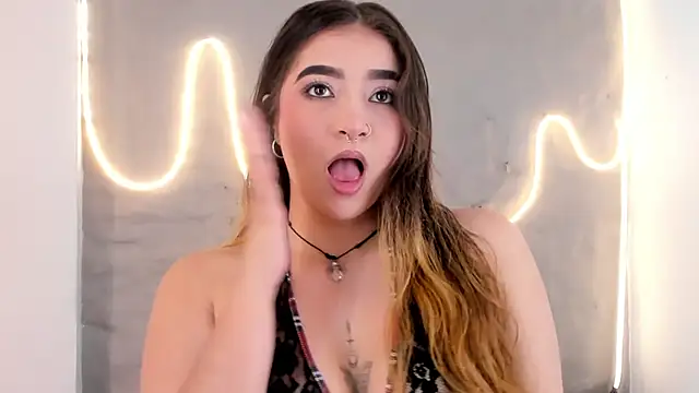 Snapshot of Shanntal_ chatting on February 1, 2026, 12:59 pm Shanntal online show from February 1, 2026, 12:59 pm