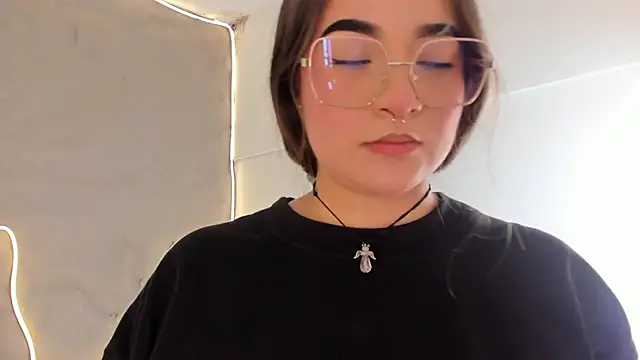 Snapshot of Shanntal_ chatting on February 25, 2026, 7:23 pm Shanntal online show from February 25, 2026, 7:23 pm