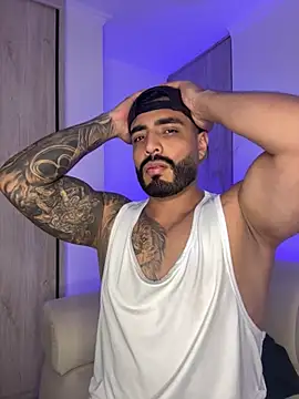 Snapshot of LeandroRusso chatting on October 9, 2025, 2:42 am LeandroRusso online show from October 9, 2025, 2:42 am