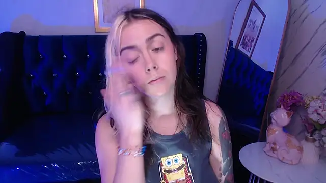 Hela v online show from November 5, 2025, 12:16 pm