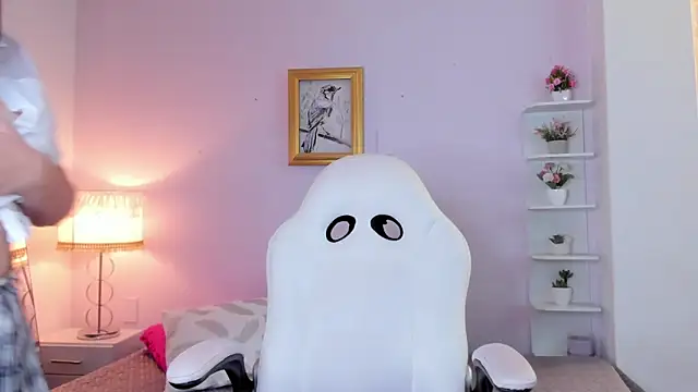 Snapshot of LeilaRasi chatting on March 8, 2025, 5:43 pm LeilaRasi online show from March 8, 2025, 5:43 pm