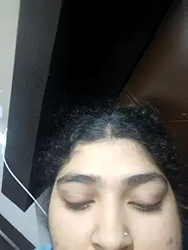 naina78910 online show from December 17, 2025, 4:46 pm