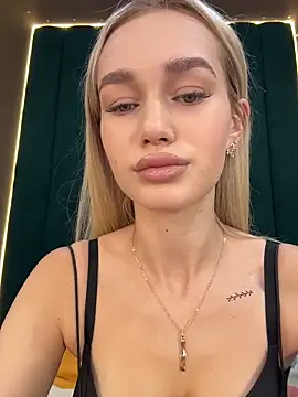 KristinaDane online show from December 15, 2025, 3:33 am