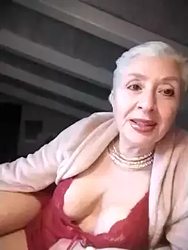 Snapshot of divinaerotica chatting on February 21, 2025, 4:37 pm divinaerotica online show from February 21, 2025, 4:37 pm