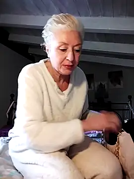 divinaerotica online show from April 2, 2026, 4:15 pm