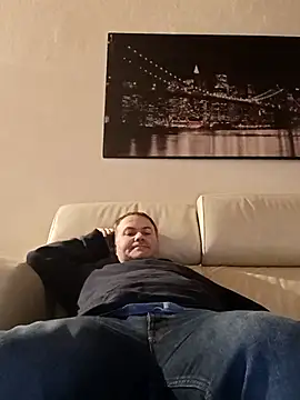 Snapshot of Pourleplasirs chatting on February 17, 2025, 1:47 am Pourleplasirs online show from February 17, 2025, 1:47 am