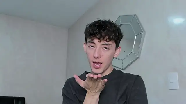 miketwink online show from November 7, 2025, 12:32 am