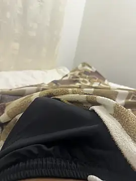 jhonnes  online show from February 24, 2025, 4:16 am