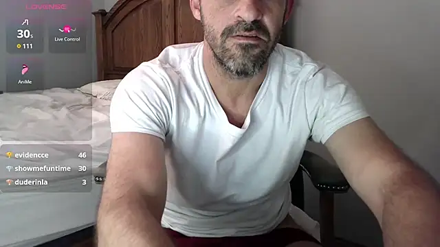 Snapshot of Troyt87 chatting on July 28, 2026, 6:20 pm Troyt87 online show from July 28, 2026, 6:20 pm