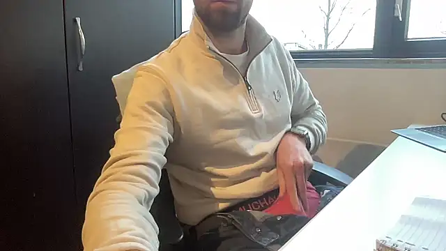 bullyboyy online show from January 28, 2025, 2:42 pm