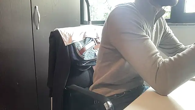 bullyboyy online show from September 22, 2025, 7:21 am