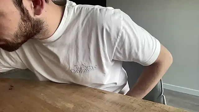 bullyboyy online show from October 19, 2025, 11:33 am