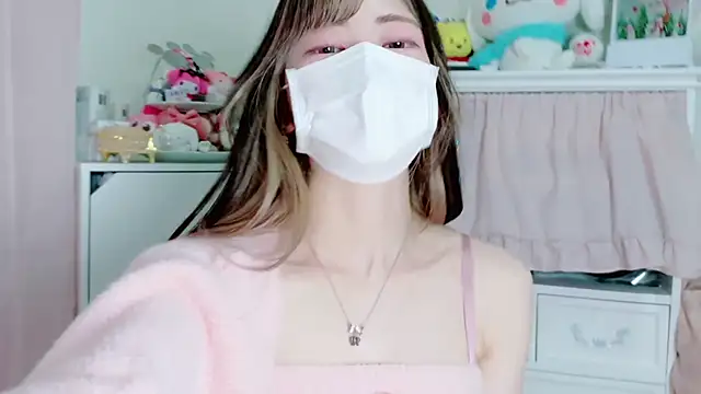 Snapshot of Megu-mimi chatting on March 10, 2025, 4:35 pm Megu-mimi online show from March 10, 2025, 4:35 pm