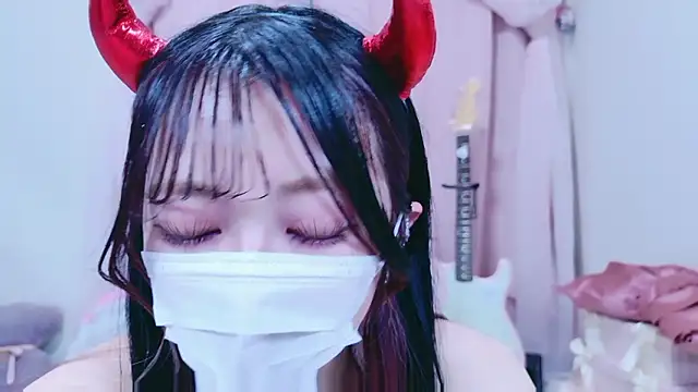 Snapshot of Megu-mimi chatting on December 5, 2025, 1:42 pm Megu-mimi online show from December 5, 2025, 1:42 pm