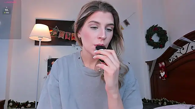 Snapshot of heartseduction chatting on January 11, 2026, 12:21 pm heartseduction online show from January 11, 2026, 12:21 pm