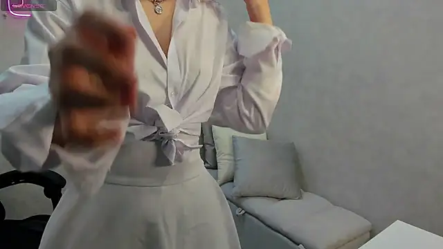 Alisa Suun online show from March 1, 2025, 1:11 am