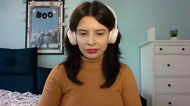 LariceSexy online show from November 11, 2025, 1:11 pm