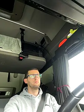 Eriic8888 online show from November 17, 2025, 9:26 am