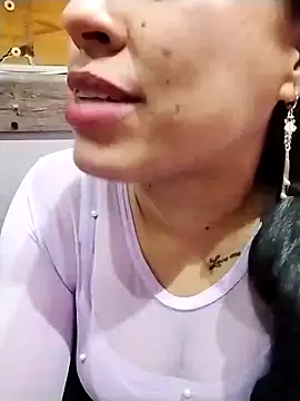 Snapshot of kamila_lovee chatting on February 15, 2025, 12:26 am kamila lovee online show from February 15, 2025, 12:26 am