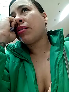 Snapshot of kamila_lovee chatting on November 18, 2025, 7:40 pm kamila lovee online show from November 18, 2025, 7:40 pm