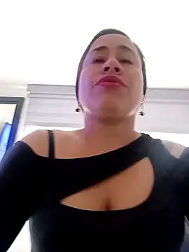 Snapshot of kamila_lovee chatting on November 20, 2025, 7:24 pm kamila lovee online show from November 20, 2025, 7:24 pm