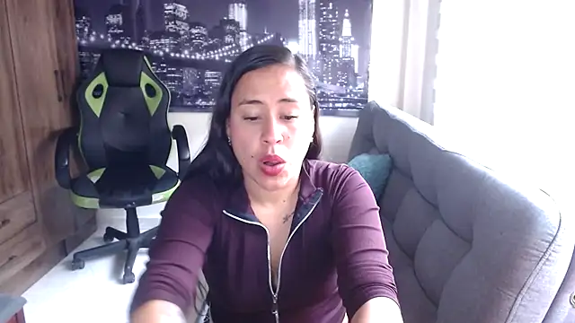 Snapshot of kamila_lovee chatting on November 21, 2025, 7:34 pm kamila lovee online show from November 21, 2025, 7:34 pm