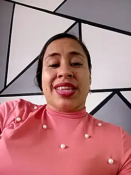 Snapshot of kamila_lovee chatting on December 3, 2025, 8:18 pm kamila lovee online show from December 3, 2025, 8:18 pm