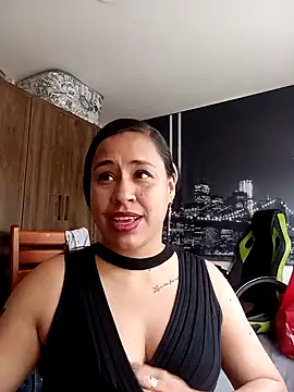 Snapshot of kamila_lovee chatting on December 4, 2025, 7:44 pm kamila lovee online show from December 4, 2025, 7:44 pm