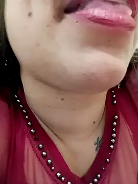 Snapshot of kamila_lovee chatting on December 5, 2025, 8:16 pm kamila lovee online show from December 5, 2025, 8:16 pm